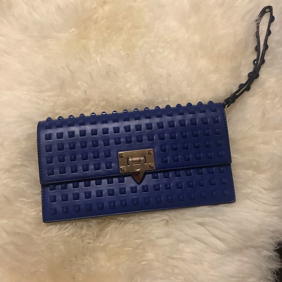 Blue stud clutch - Picture 1 of 3